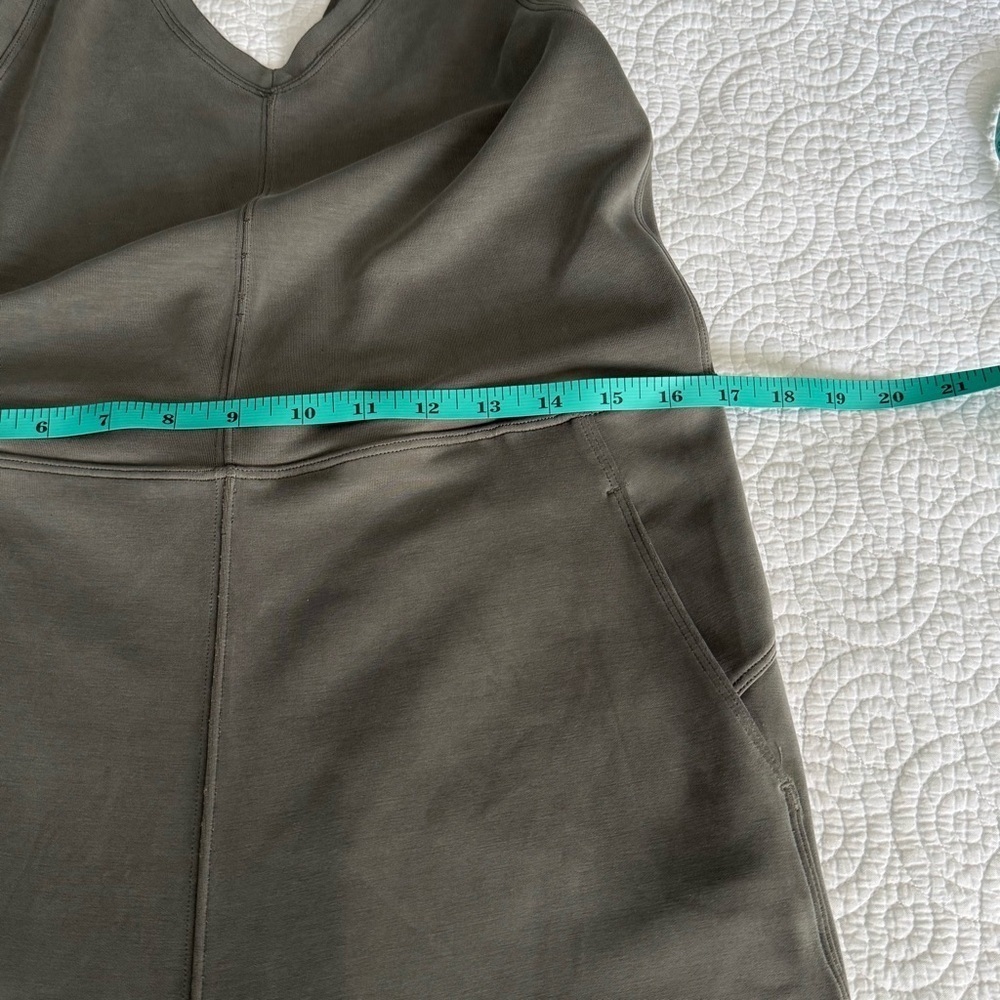 Lululemon Ease of it All V-Neck Jumpsuit
Grey Sage size 4 - Picture 14 of 16